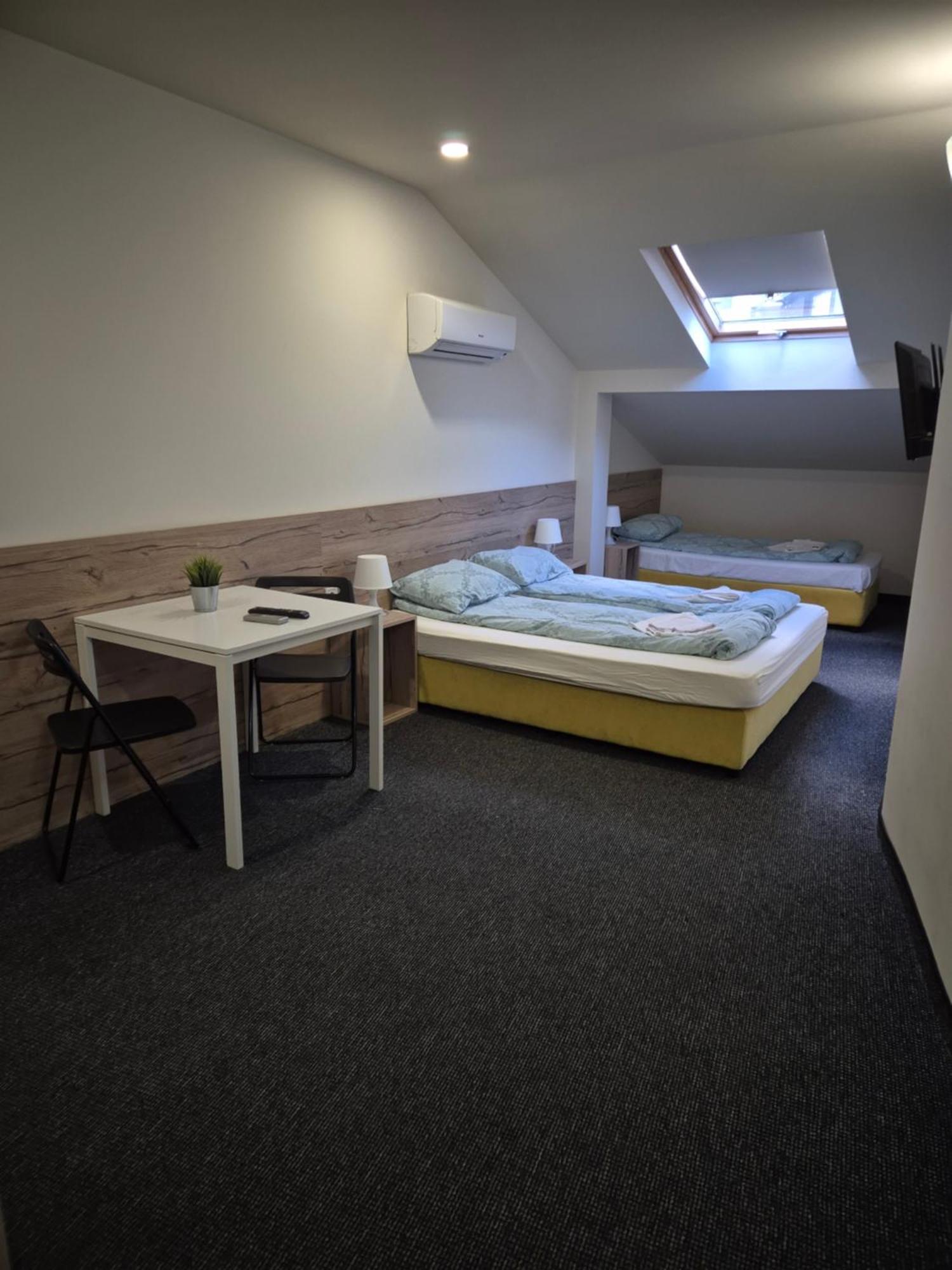 Стаи За Гости "Централ" Фамилни Стаи & Апартаменти Gabrovo Habitación foto
